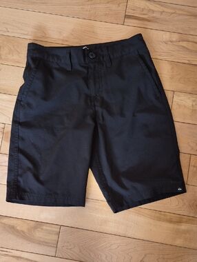 Boys Size 10 Quiksilver Black Flat Front Shorts